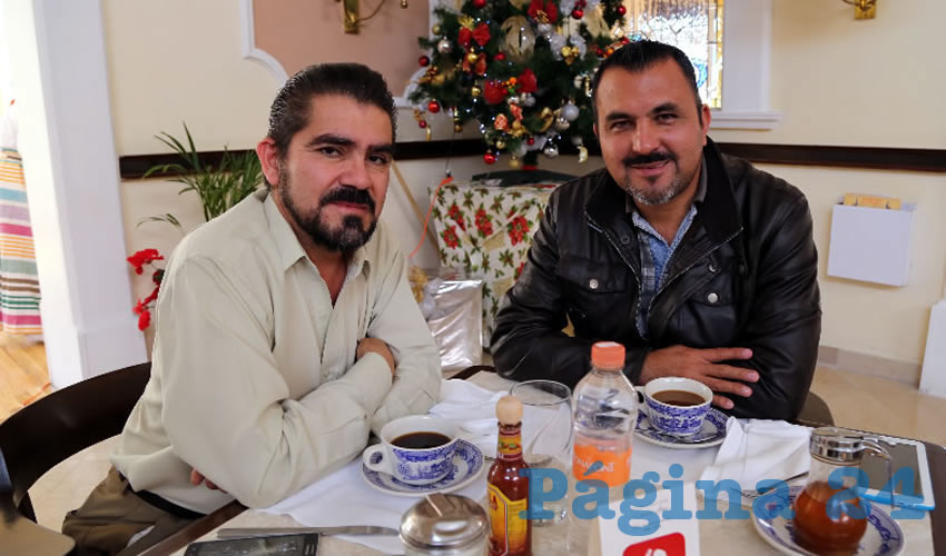 Arturo Mata S&aacute;nchez y &Oacute;scar Manzano se reunieron en Sanborns Francia