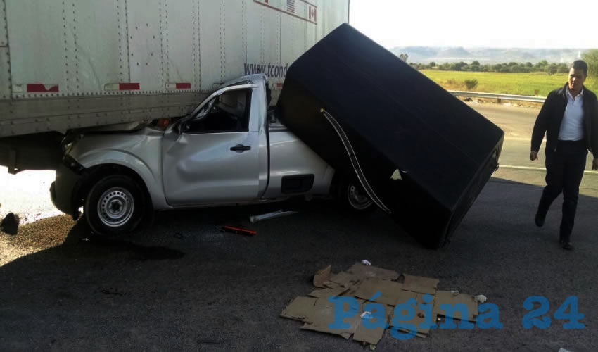 A pesar del fuerte encontronazo, los tripulantes de la camioneta salvaron la vida