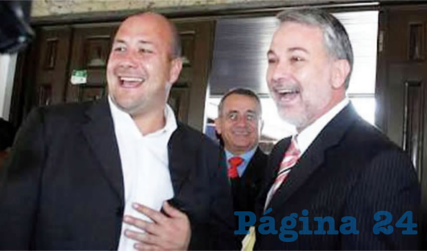 Las cámaras de videovigilancia que adquirió durante su administración el ex gobernador panista Emilio González Márquez (en la foto con su amigo Enrique Alfaro, alcalde de Guadalajara), nunca dieron resultado y hoy “son obsoletas”, según ha declarado el gobernador Aristóteles Sandoval/Foto: Archivo Página 24