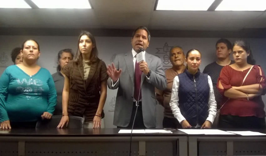 En compañía de comerciantes afectados por las medidas carentes de sensibilidad del alcalde tapatío, regidores del PRI alzaron la voz y desmintieron los dichos de contubernio y de intereses en la Feria del Calzado, a la vez que exigieron respuestas a las demandas de apoyo planteadas/Foto: Francisco Tapia 