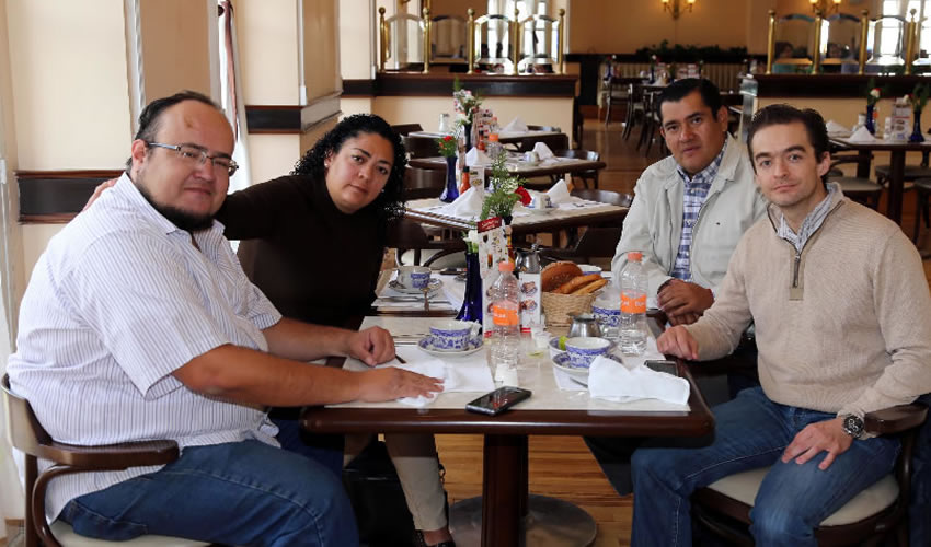 En Sanborns Francia departieron Salvador Estrada Escobedo, Hazel Montejano, Netzahualc&oacute;yotl Ventura y Miguel Romo Reynoso, regidores electos