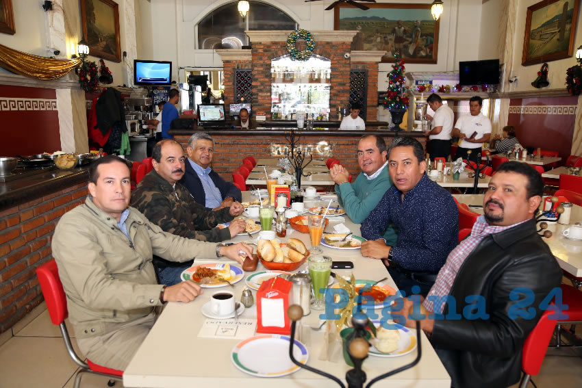 En el restaurante Mitla almorzaron Marco Arturo Reyes Delgado, H&eacute;ctor Quiroz Garc&iacute;a, Gilberto Carlos Ornelas, Gabriel Arellano Espinosa, Gregorio Zamarripa Delgado y Heriberto Gallegos Serna