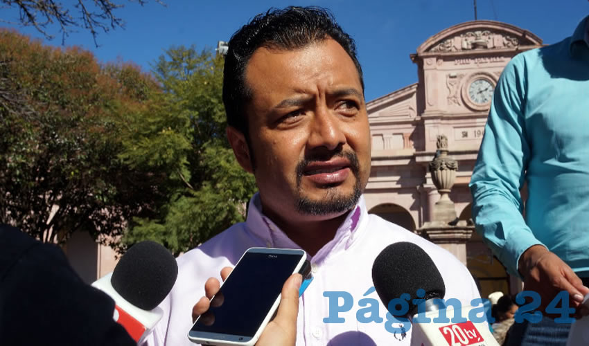 Osvaldo Ávila Tizcareño: “Creo que la delegada no ha salido más allá de su oficina y lo digo con mucho respeto, sin crear posiciones estridentes, pero me parce que la problemática de Zacatecas y de las casas construidas por Infonavit no las conoce, no conoce ni el nombre del fraccionamiento” (Foto: Merari Martínez Castro)