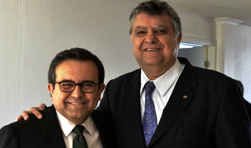 Ildefonso Guajardo Villarreal, secretario de Econom&iacute;a, y &Oacute;scar L&oacute;pez Velarde Vega, coordinador de Delegaciones del Infonavit