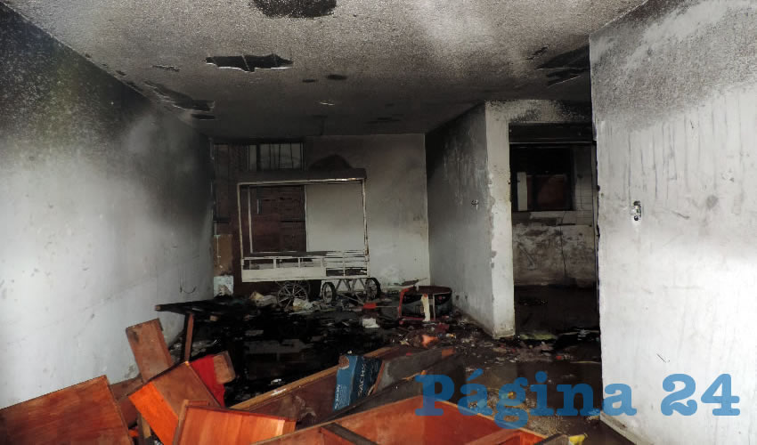 El fuego arrasó con ropa, muebles y basura