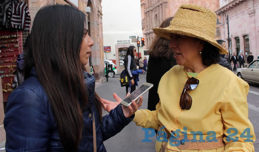 Pintaron “caritas” felices en los automóviles que circulaban por el Centro Histórico de la capital (Foto: Rocío Castro)