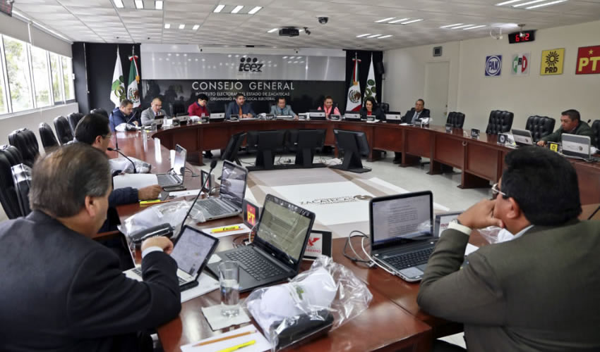 partir de las 08:00 horas y hasta las 18:00 horas estarán abiertas las casillas electorales para recibir la votación de la ciudadanía. Podrán votar por las candidatas y candidatos postulados por las Coaliciones, Partidos Políticos y Candidaturas Independientes
