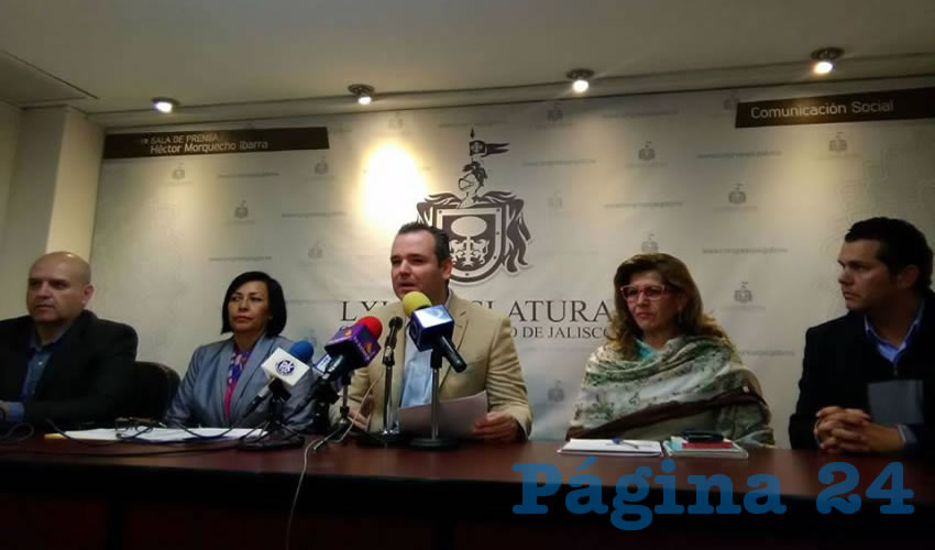 “No terminamos de entender reducciones presupuestales que propone el gobierno del 92 por ciento al programa de localización de personas, cuando Jalisco ocupa el tercer lugar nacional en personas desaparecidas, en tanto que de manera simultánea el gobierno propone incrementar en tres mil 500 por ciento el gasto de la Fiscalía Central en la difusión de programas y actividades”, tronó el diputado panista Miguel Ángel Monraz/Foto: Elizabeth Ríos Chavarría 