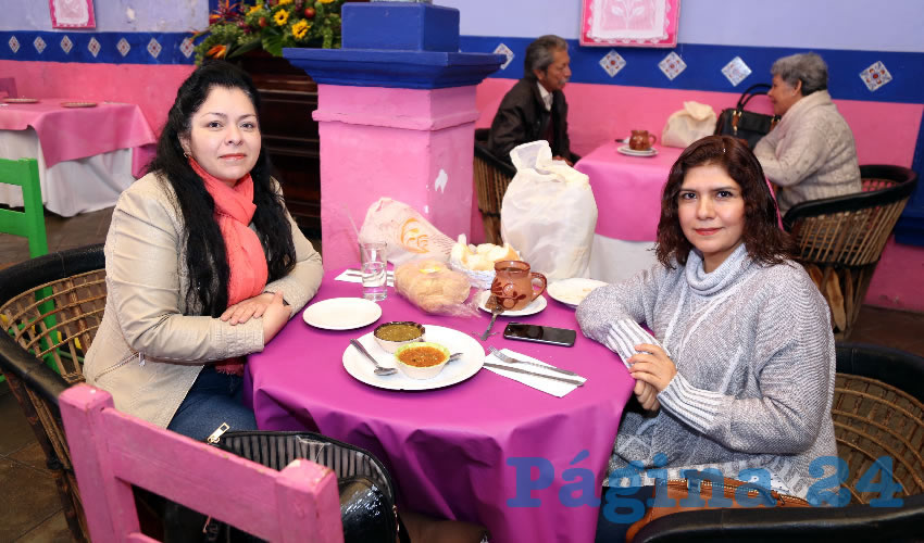 En La Saturnina compartieron el primer alimento del d&iacute;a Mirna X&oacute;chitl Calzada y Violeta Jim&eacute;nez
