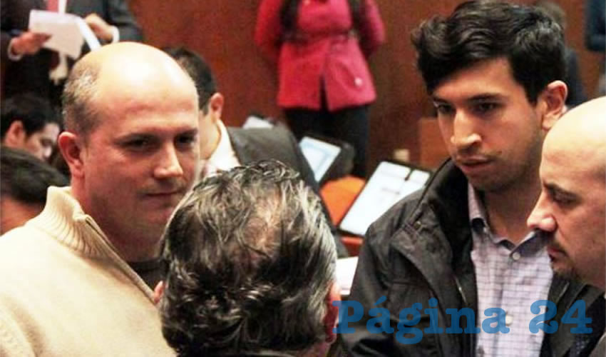 Tanto para el diputado naraja Augusto Valencia como para el independiente Pedro Kumamoto, es grave que sólo los legisladores miembros de la Comisión de Vigilancia puedan cuestionar a los aspirantes, además de que habrá poco tiempo para revisar cartas de presentación y antecendentes de los candidatos/Foto: Francisco Tapia