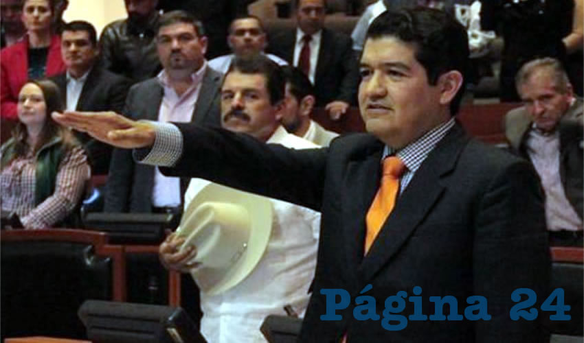 Aunque el tribunal ordenó al legislativo revisar los currículum de quienes interpusieron las demandas, al final lo único que se logró –además de reponer el proceso- es aumentarle el periodo a Antonio Flores Allende, pues aunque desempeña el cargo desde hace 11 meses, ayer se le volvió a tomar protesta por siete años más/Foto: Francisco Tapia 