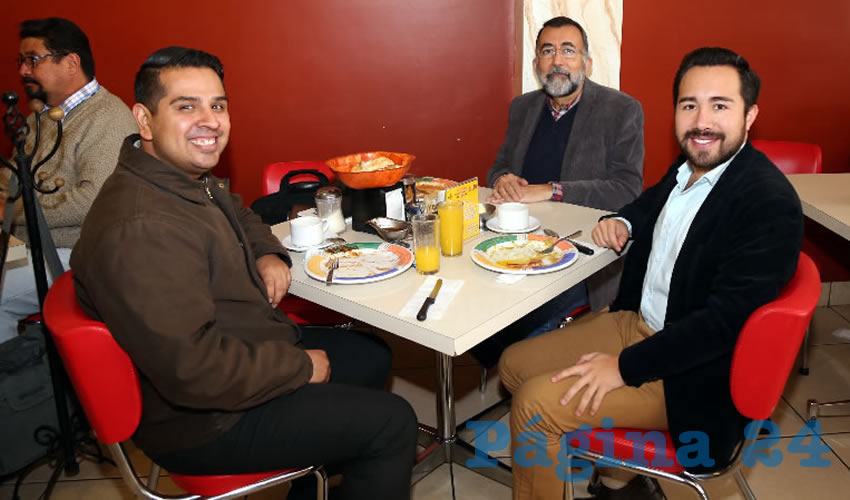 Ra&uacute;l Fajardo Aguilar, Eduardo Mart&iacute;n J&aacute;uregui, titular de la Comisi&oacute;n Estatal de los Derechos Humanos en Aguascalientes; y el diputado local Guillermo Guti&eacute;rrez Ruiz Esparza almorzaron en el restaurante Mitla