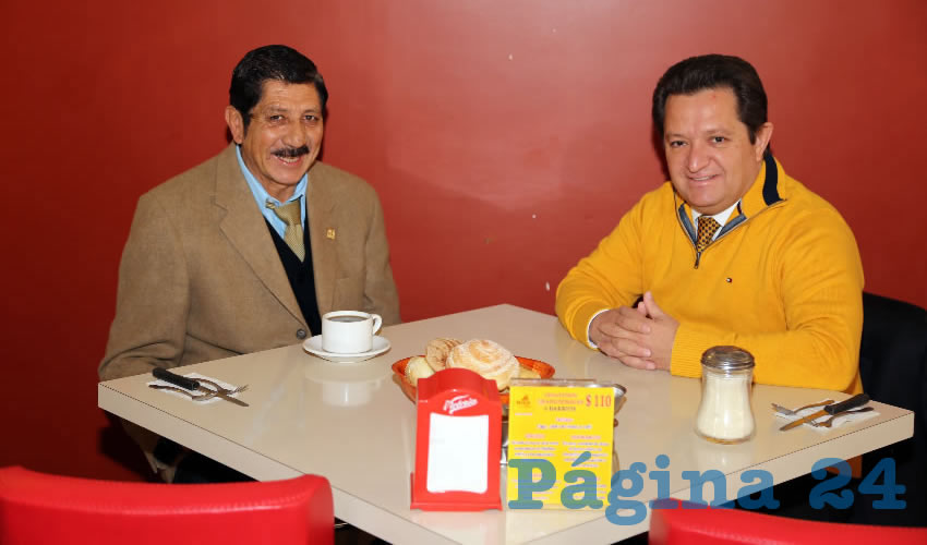 En el restaurante Mitla almorzaron Refugio Mar&iacute;n Ruiz, secretario general de la CROC, y Juventino Romero de la Torre, abogad