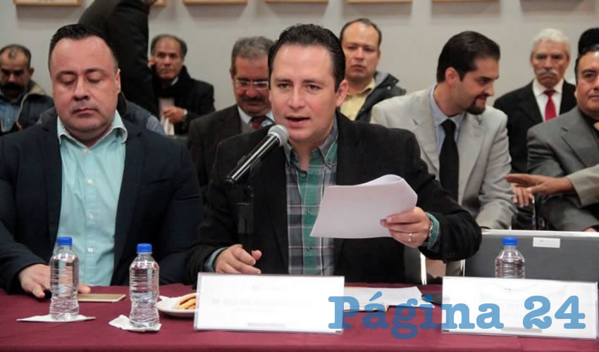 Hugo Ruiz, diputado del PRI, explicó que primero se tiene que llevar a cabo la votación el 13 de diciembre como se tiene establecido, y si alguno de los cinco aspirantes no consiguen los votos requeridos como mayoría calificada, se emitiría una terna; si ninguno de los tres resultara electo, se repondría el proceso/Foto: Francisco Tapia 