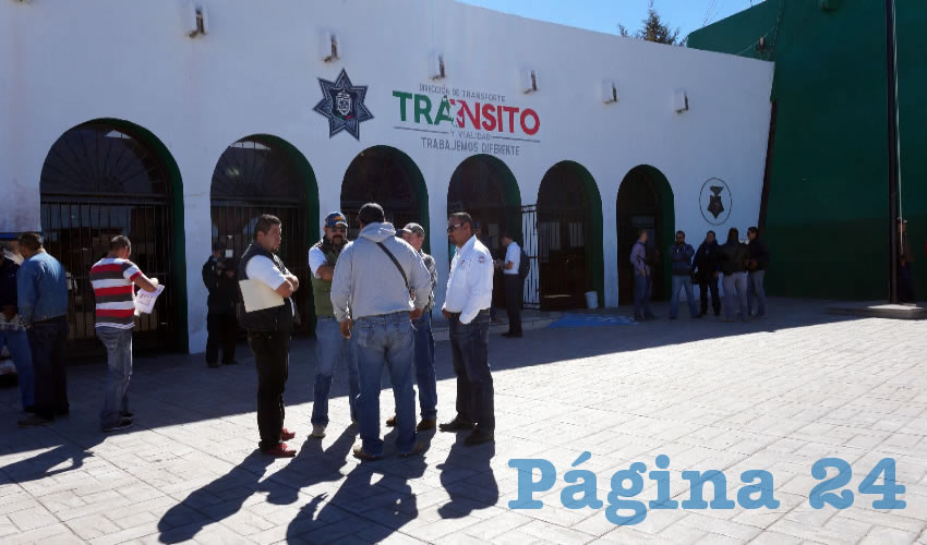 Víctor Velázquez: “Los beneficiados fueron el comandante Manuel Dorado (exdelegado de la dependencia en La Villa), Salvador Maldonado Trejo, Juan Antonio Arellano, quien obtuvo una concesión a nombre de su esposa y trabaja en las oficinas de Tránsito” (Foto: Merari Martínez Castro)