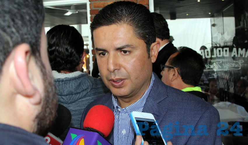 Enrique Flores Mendoza: “Ahí podemos darnos cuenta si llega alguien ajeno a la colonia, si hay movimientos por las madrugadas o por las noches de vehículos, entrada y salidas de personas, algunos ruidos extraños; la idea es que nos ayuden con este tipo de denuncias para que podamos actuar” (Foto: Rocío Castro Alvarado