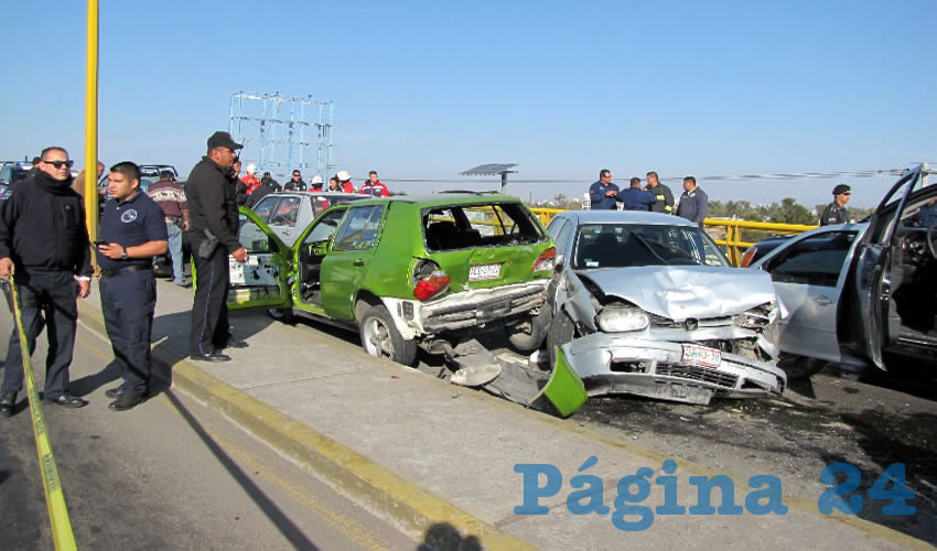 La carambola ocurrió sobre el puente vehicular ubicado frente a la colonia México