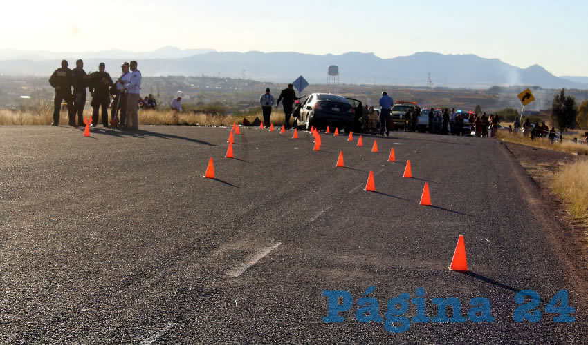 Peritos de la Fiscalía General del Estado trabajaron durante varias horas en la escena de la tragedia