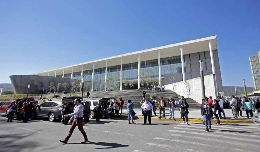 La movilización provocó que se paralizaran totalmente las actividades en Ciudad Judicial, en diferentes juzgados penales y otros del interior del estado, dejando en la indefensión a miles de personas que pretendían seguir con sus litigios/Fotos: Cuartoscuro 