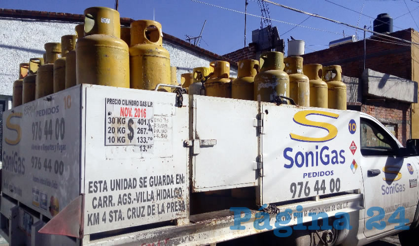 Goteo constante y fugas en las mangueras detectó la Profeco (Foto: Eddylberto Luévano Santillán