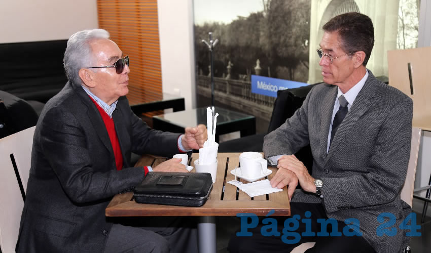 En Caf&eacute; Punta del Cielo se reunieron Javier Aguilera Garc&iacute;a y Arturo de Guadalupe Orenday Gonz&aacute;lez, notario p&uacute;blico