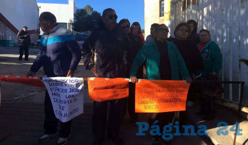 Manuel Adolfo Saucedo Aguilera: “Nos redujeron espacio, ya no cabemos. Por ello la manifestación como miembros del equipo Minero de Zacatecas que entrenamos aquí” (Foto: Merari Martínez Castro)