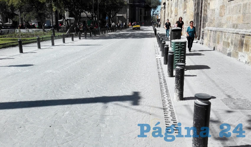De esta forma, el centro de Guadalajara –abierto en avenida Alcalde– pierde su brillo con tanto polvo, que además de hacer ver mal la ciudad, enferma a los ciudadanos 