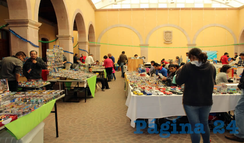 Guadalupe Fabián Trejo Velázquez: Esta es la tercera ocasión que se realiza esta exhibición con la participación de 18 exponentes y con una afluencia de 600 personas amantes de los automóviles miniatura de colección (Foto: Rocío Castro Alvarado)