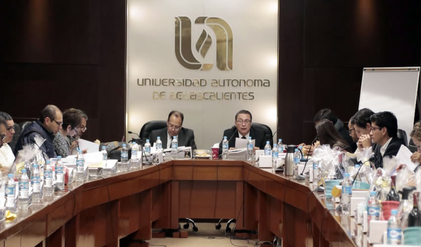 La Junta de Gobierno comunicó oficialmente al Consejo Universitario la designación de Francisco Javier Avelar como rector 2017-2019