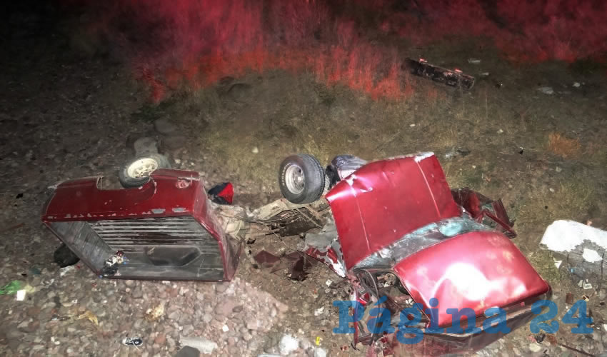 La camioneta Chevrolet literalmente qued&oacute; partida en dos