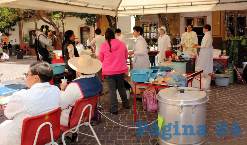 Lo recaudado en esta kermesse, dijo, será destinado a la construcción del Casa Asilo San José, la que estará ubicada en la salida de la ciudad de Zacatecas, a la altura de la comunidad de Cieneguillas (Foto Rocío Castro Alvarado)