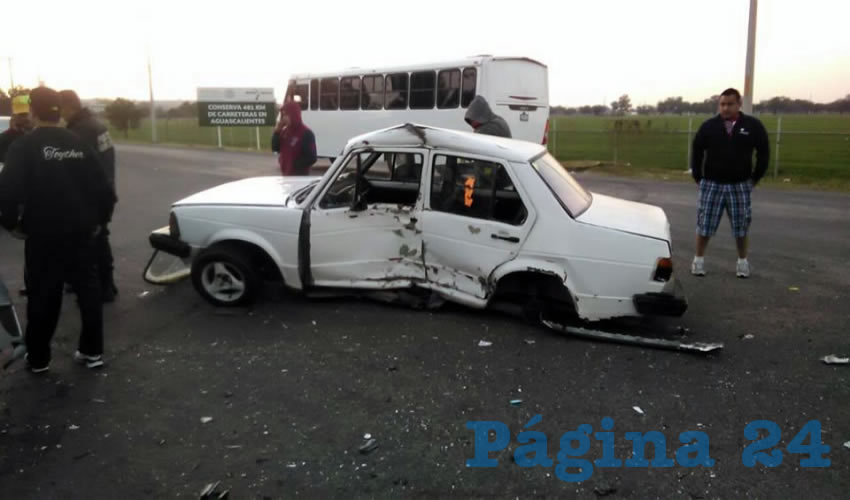 El Volkswagen Atlantic de Antonio de Jesús Morán Delgado sufrió un fuerte golpe en su costado izquierdo