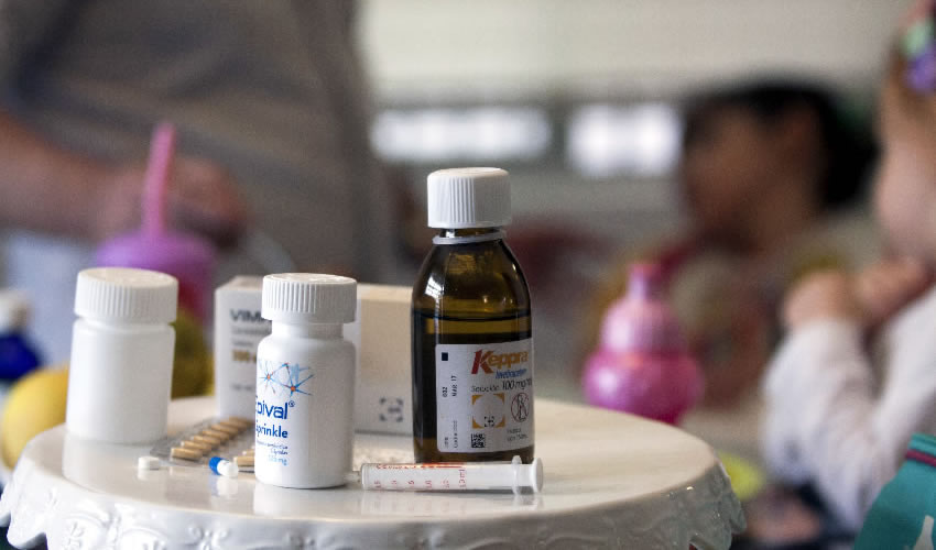 “Este producto, como todos los productos nuevos no deja de ser responsabilidad del médico que lo indica, es decir, el producto no se entrega simplemente a solicitud del paciente, tiene que venir respaldado por una historia clínica, en donde se manifieste que el médico se hace responsable de la prescripción de este producto”