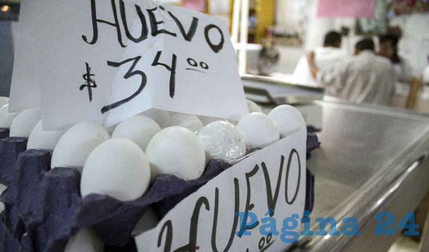 “Los ingresos son insuficientes y si anteriormente se comía carne una o dos veces por semana ahora se hace una, y a veces ni eso”, lamentó Héctor Luis del Toro, investigador de la UdeG, quien expuso el negro panorama para la economía de la población el próximo año/Foto: Cuartoscuro 
