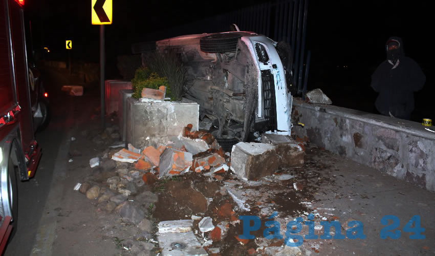 A la altura de la Universidad Aut&oacute;noma de Aguascalientes, el ebrio David Flores Soto destroz&oacute; su autom&oacute;vil