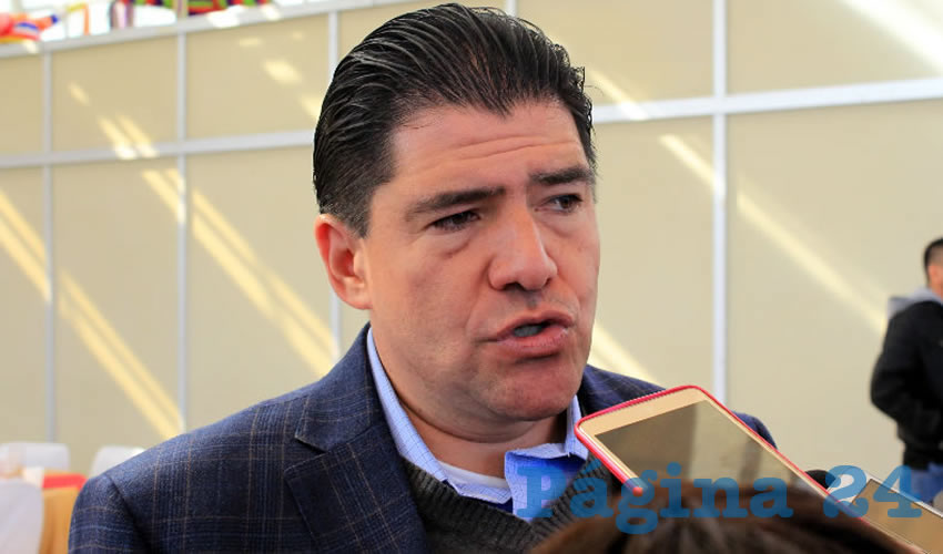 Víctor Rentería López: Todo aquel que vaya a las oficinas se les estará brindando este material, siempre y cuando lleven su recibo pagado (Foto: Rocío Castro)