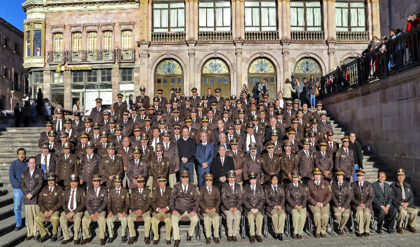 Anuncia convocatoria para contratar 150 agentes más; los 240 actuales son insuficientes, reconoce