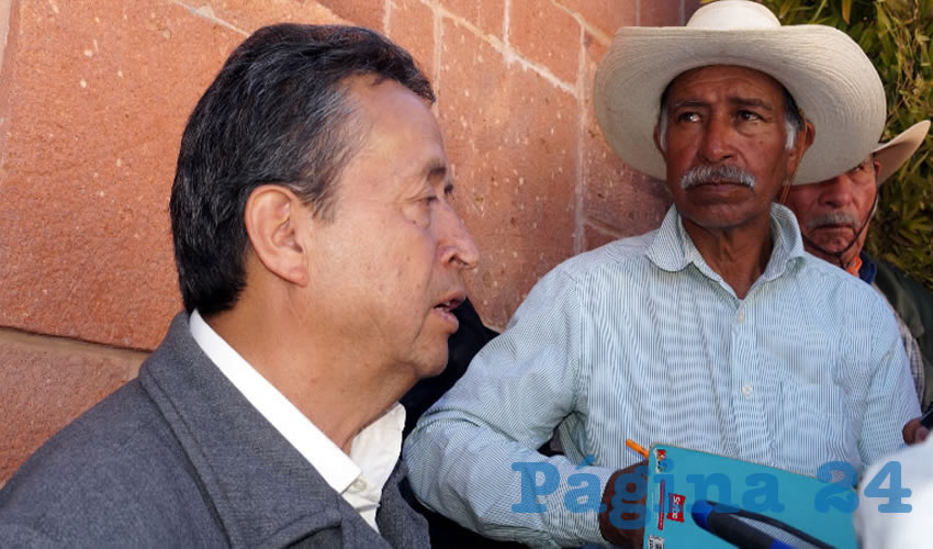 Roberto de la Rosa: “Fueron demolidas una casa con algunas pertenencias en el interior, la escuela de la comunidad y la iglesia” (Fotos: Merari Martínez Castro)