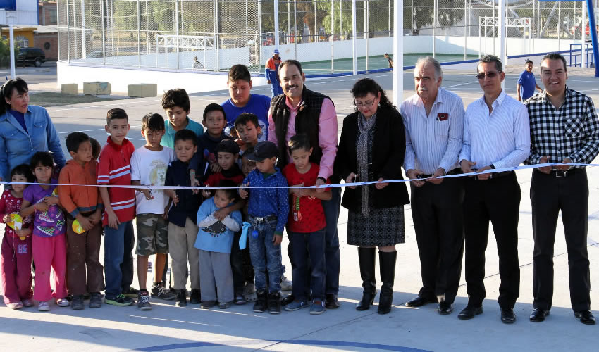 Se dio mantenimiento a las canchas de basquetbol y futbol; además este espacio cuenta con juegos infantiles, trotapista y aparatos ejercitadores