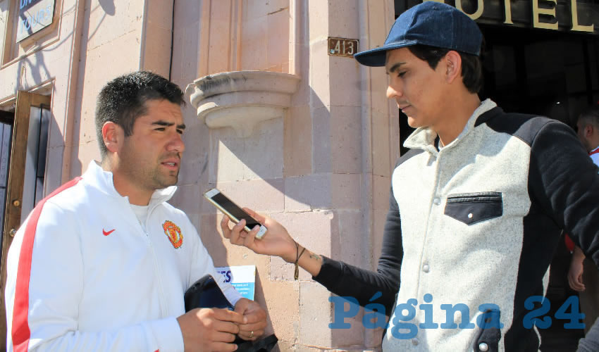 Moisés Cortés Solís, jefe operativo de la Unidad Municipal de Protección Civil: “Se hicieron varias reuniones con los que venden la pirotecnia. Hay un puesto fijo de Protección Civil Municipal en el tianguis cercano a las instalaciones de la feria con servicio las 24 horas del día” (Foto Rocío Castro Alvarado)