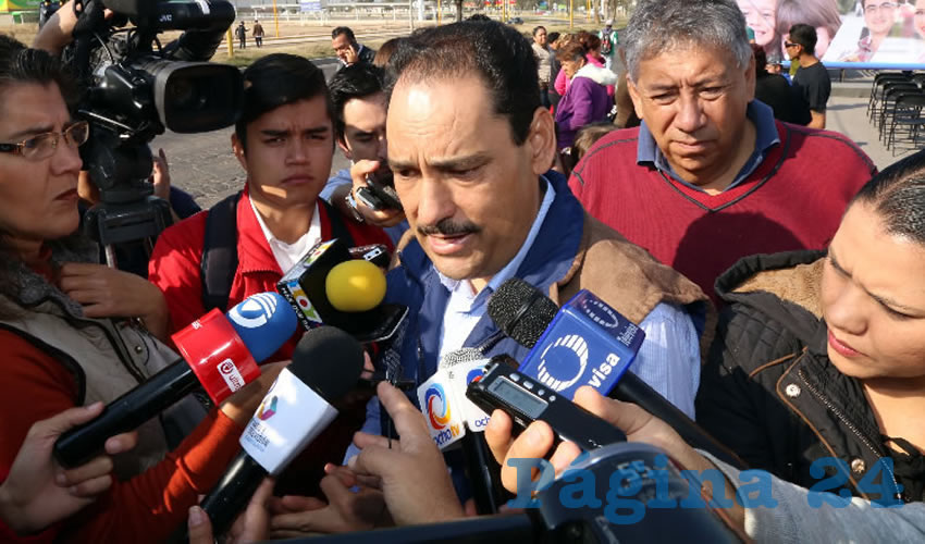 Juan Antonio Mart&iacute;n del Campo, presidente municipal de Aguascalientes: &ldquo;En Gobierno del Estado 15 para las 12 los estaban dejando entrar a las oficinas. Como afortunadamente yo no tengo nada que esconder, (es posible) el que seamos claros y seamos transparentes, y poderles entregar la informaci&oacute;n correspondiente&rdquo; (Foto: Eddylberto Lu&eacute;vano Santill&aacute;n)