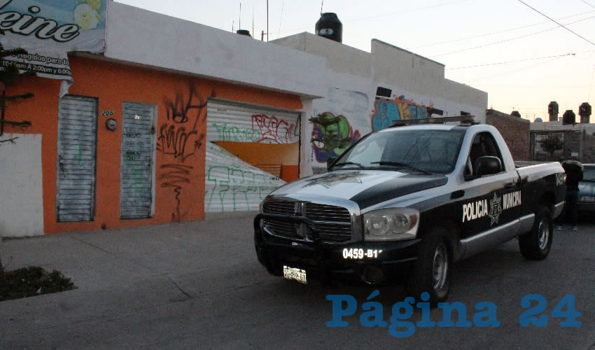 Prácticamente fue “rebanada” la cortina del establecimiento, situado en avenida Cultura Nazca 205