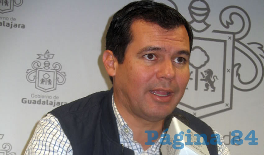 “Durante el mes de febrero vamos a ver nosotros el arranque de este nuevo modelo, de esta sustitución de la infraestructura dañada más las otras 40 mil luminarias”, defendió Diego Monraz, director de Servicios Municipales de Guadalajara 