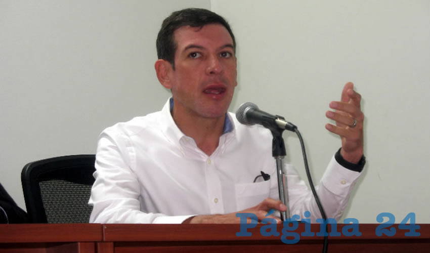 El titular de Desarrollo e Integración Social de Jalisco, Miguel Castro Reynoso, manifestó que con esto se espera que beneficios como las mochilas a estudiantes se entreguen desde el inicio del ciclo escolar y no de forma escalonada para que el alcalde sea el que los entregue, como hizo recientemente Enrique Alfaro Ramírez, alcalde de Guadalajara/Foto: Francisco Tapia 