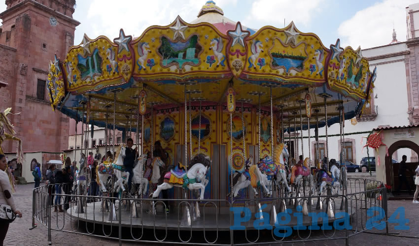Este juego mecánico ha sido la atracción principal de los stands ubicados en Plaza de Armas, donde también se pueden encontrar delicias gastronómicas típicas del estado, así como diversos talleres artesanales (Foto: Merari Martínez Castro)