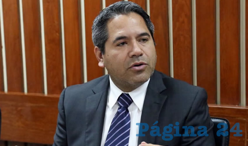 Actualmente el ayuntamiento tapatío tiene facultad de elegir a su libre criterio las zonas en donde sí o no se puede llevar cabo la actividad comercial, lo que genera que a las zonas no marcadas se les aplique la tarifa más alta del uso de piso, situación que el regidor Sergio Otal consideró un exceso/Foto: Francisco Tapia 