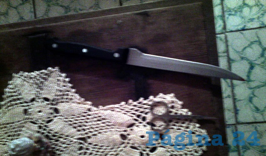 Con un cuchillo y unas tijeras, Fernando G&oacute;mez Campos, de 19 a&ntilde;os de edad, amenazaba con suicidarse 