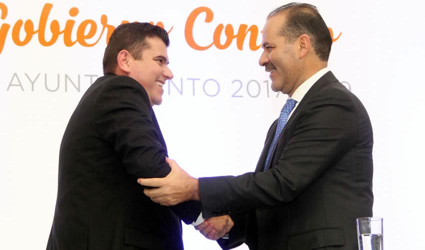 Con Ad&aacute;n Valdivia L&oacute;pez, alcalde de Calvillo