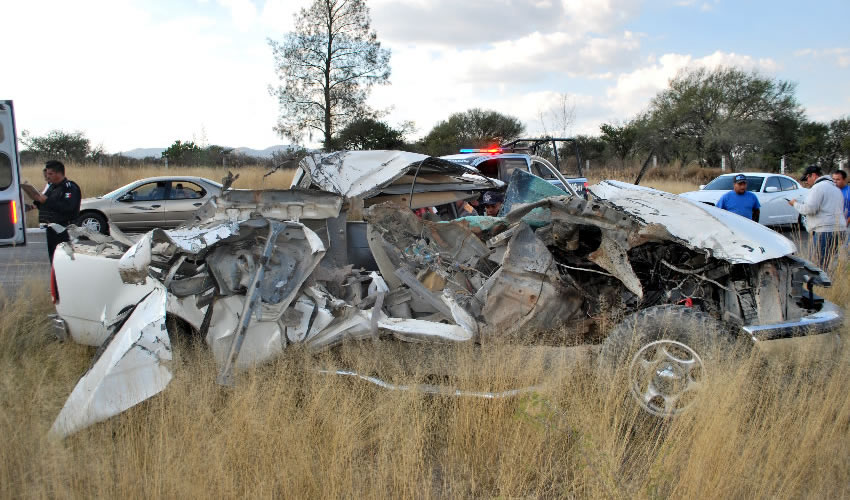 La Ford F150 quedó hecha chatarra, pero su conductor salvó la vida