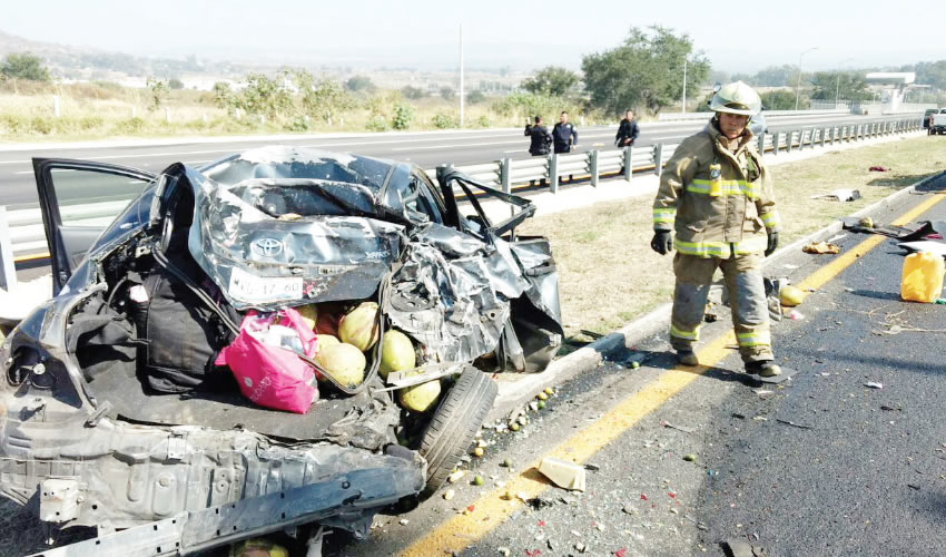 La joven de 17 años murió entre los fierros retorcidos del auto de su familia, que regresaba de vacaciones; cinco personas resultaron lesionadas/Foto: Especial